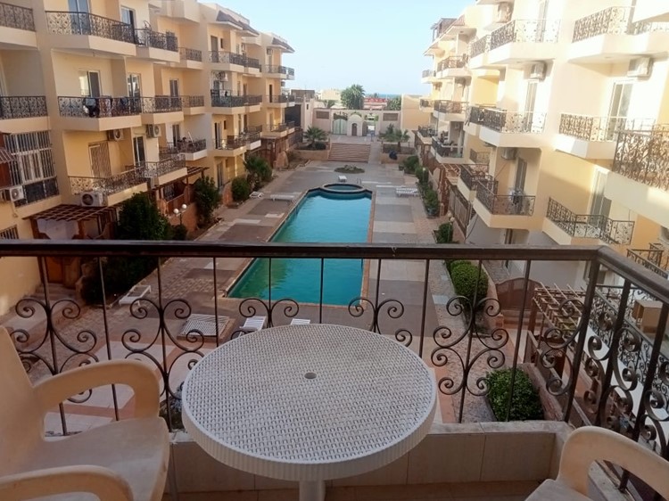 1BD-Wohnung mit Poolblick zum Verkauf in Hurghada, Anlage mit Pool Sky, Al Ahyaa. Direkt am Meer