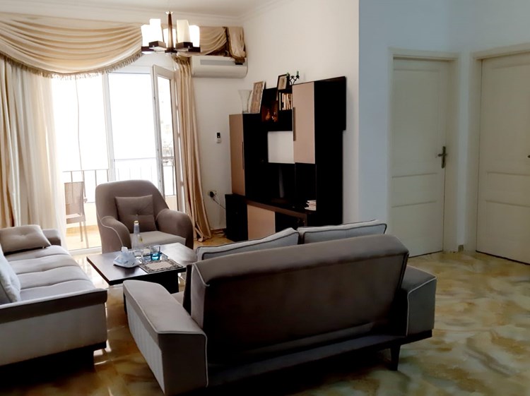 Heißes Angebot! Riesige 1BD-Wohnung zum Verkauf in Hurghada, Lotos. Möbliert & Ausstattung. Strandna