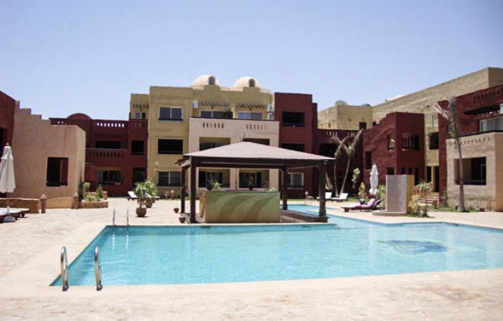 Immobilien in Hurghada. Möblierte, geräumige 2BD-Wohnung in Wohnanlage mit Pool. Zu Fuß zum Meer.