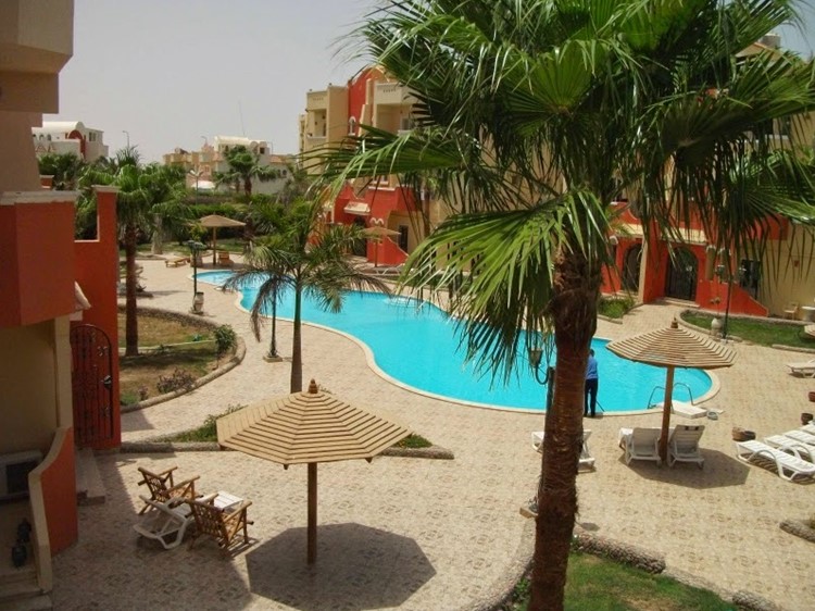 Меблированная 2-СП квартира в Хургаде, Мубарак 6 с собственной крышей в доме с бассейном. Рядом море