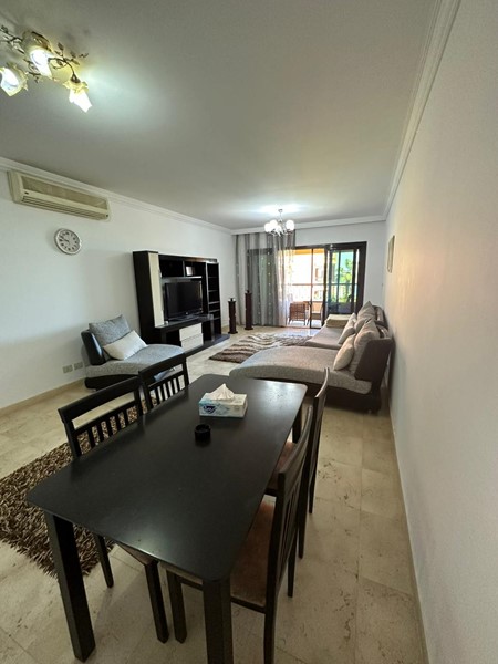 Möblierte 2BD-Wohnung im Luxuskomplex Esplanada Hurghada. Privatstrand und Pool