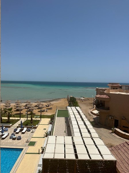 2BD-Wohnung mit Meerblick in Hurghada, Al Ahyaa. Privatstrand, Pools, Sicherheit