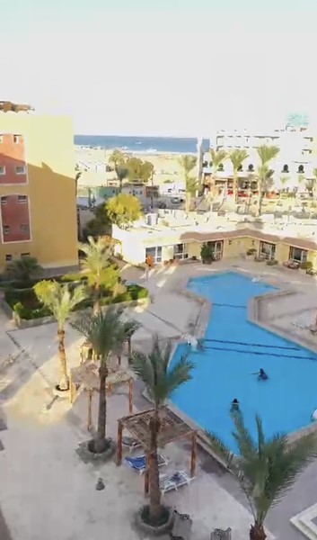 Двуспальная квартира с видом на море в комплексе Эль Хамбра Мамша Хургада с бассейном