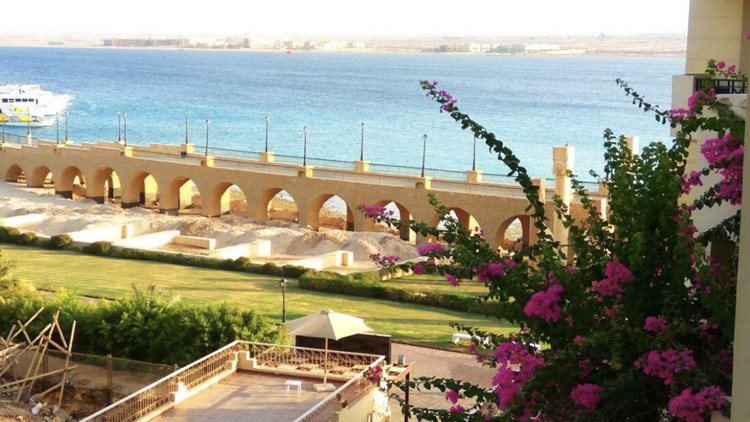 Квартира с 2 спальнями и видом на море в  комплексе с пляжем Андалус Сахль Хашиш. Цена снижена 