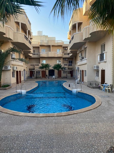 Möblierte und ausgestattete 1BD-Wohnung in Magawish, Hurghada. Verbindung mit Pool, gesichert, nahe 
