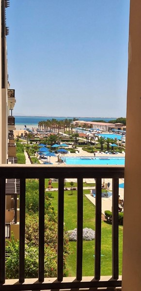 HOT OFFER! Luxury 2BD apartment in Hurghada with private beach, pools, aqua in 5* hotel Gravity. 