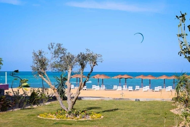 First line 2BD apartment with far sea view in Al Ahyaa, Hurghada. Private beach, pool, aqua park