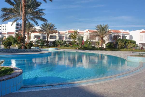 Villa for sale in Hurghada with private beach and pools in Mamsha promenade