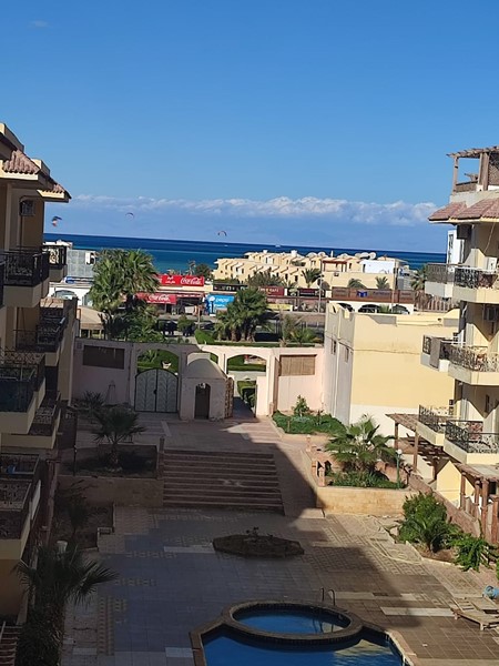 Sky 2 Resort Hurghada. Studio in der Gegend von Al Ahyaa in einer Anlage mit Pool, nahe dem Meer