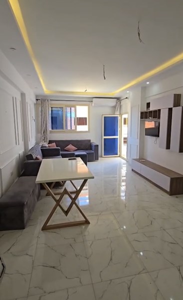 Gut fertiggestellte 2BD-Wohnung zum Verkauf in Hurghada mit grünem Vertrag / seitlichem Meerblick 
